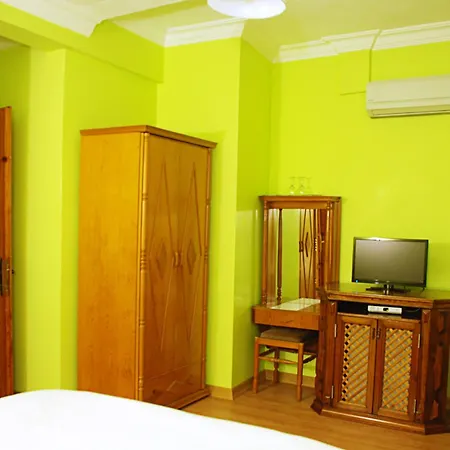 Nazar セルチュク